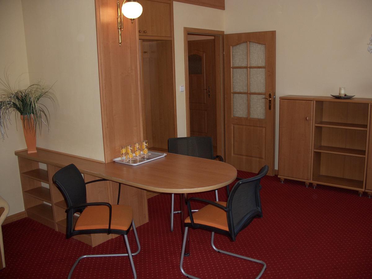 Hotel Alga Ustka Buitenkant foto