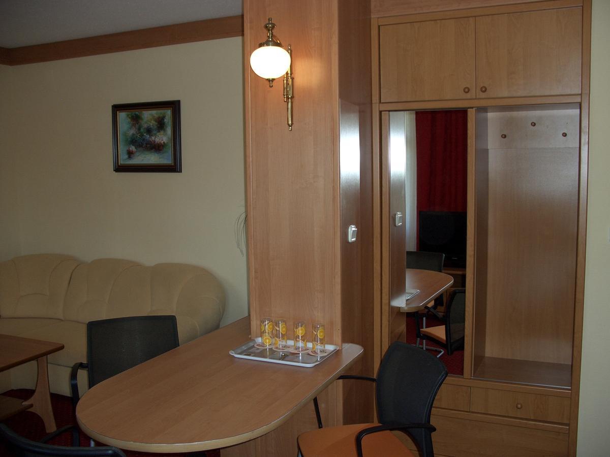 Hotel Alga Ustka Buitenkant foto
